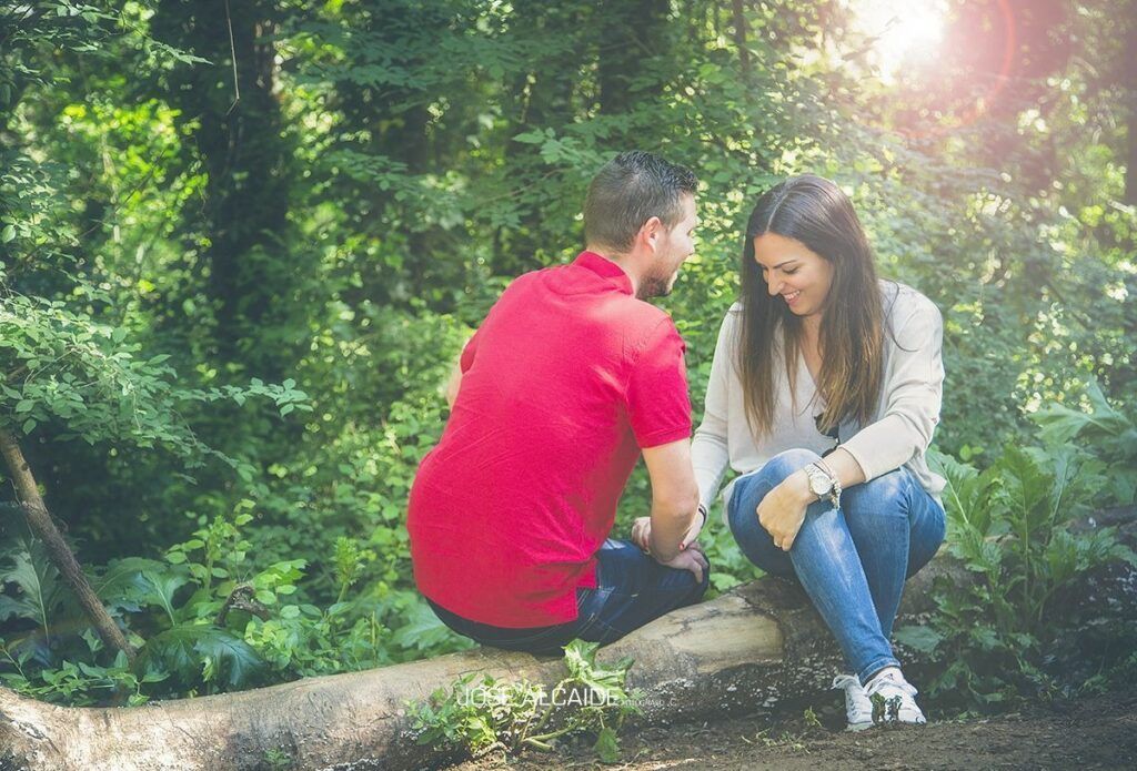 reportaje de preboda en Córdoba en Baños de Popea con pareja en entorno natural