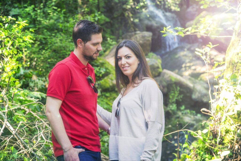 reportaje de preboda en Córdoba en Baños de Popea con pareja en entorno natural