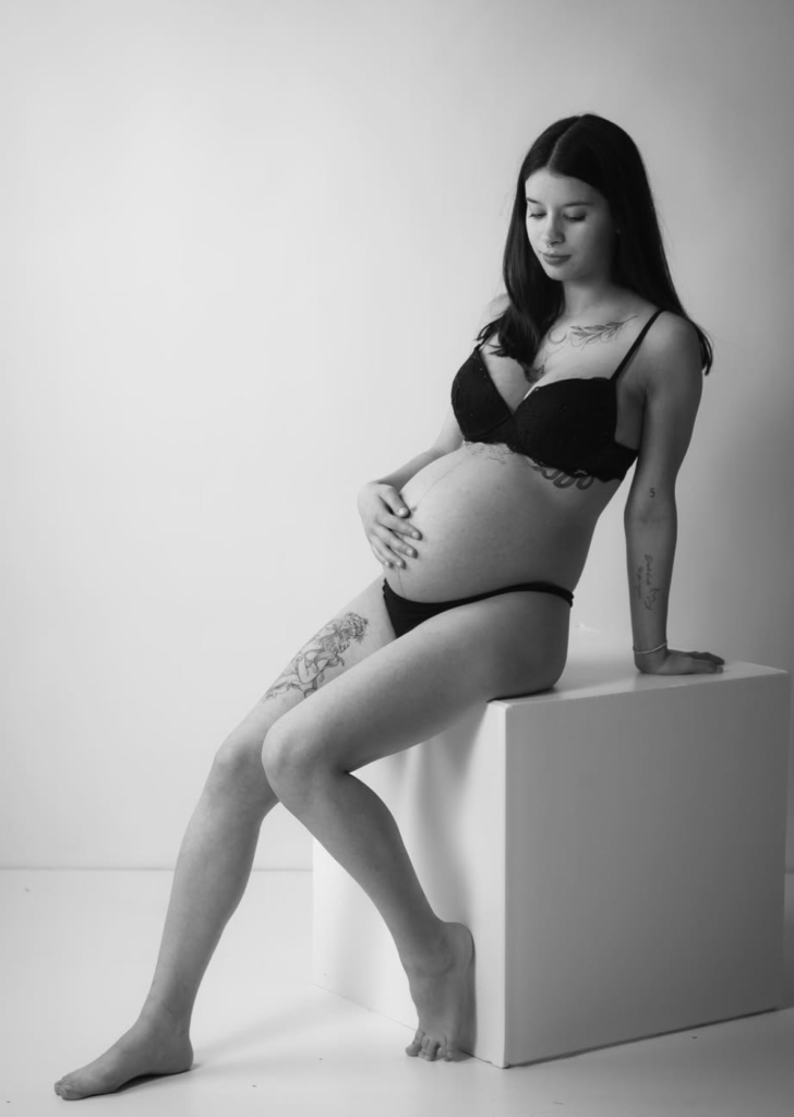 Fotos de embarazo en Córdoba junto a la pareja con estilo natural